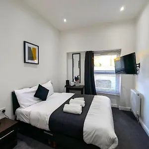 Oyo Firs London Heathrow Hounslow